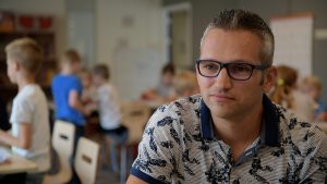 Basisschooldirecteur Bernd: ‘Kinderen hebben het nodig elkaar te zien’ - Jeugdfonds Sport & Cultuur