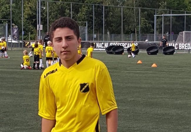 Mohamad (13) neemt deel aan NAC Breda Soccer Camps - Vriendenfonds Hartenwens