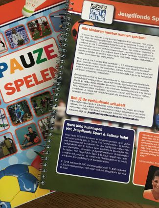 Ambassadeur Shanice van de Sanden in boekje 'Ik eet het beter'.