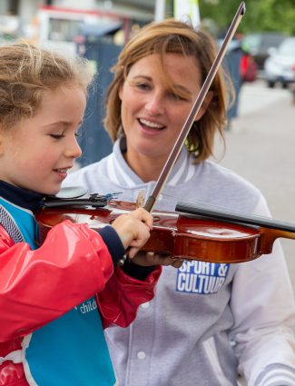 Ambassadeur Brigitte Heitzer tijdens de Open Dag van de Cruyff Foundation