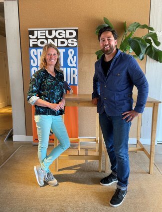 Blis nieuwe partner Jeugdfonds Sport & Cultuur. Op de foto Monique Maks en Lucas Noordhoorn.